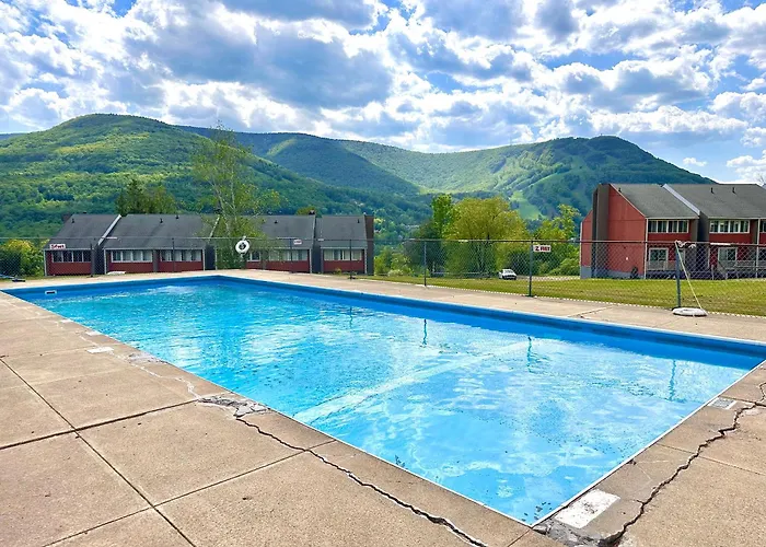 Hunter Mountain Retreat Incredible Views, Pool, Fire Pit