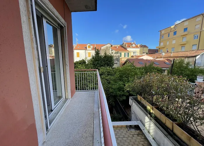 Airaldi8 - Trilocale Nel Budello Ampio E Soleggiato 50 M Dal Mare