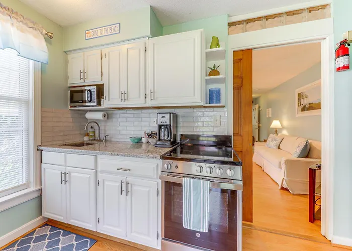 2 Mi To Drakes Island Beach: Condo W/ Porch!