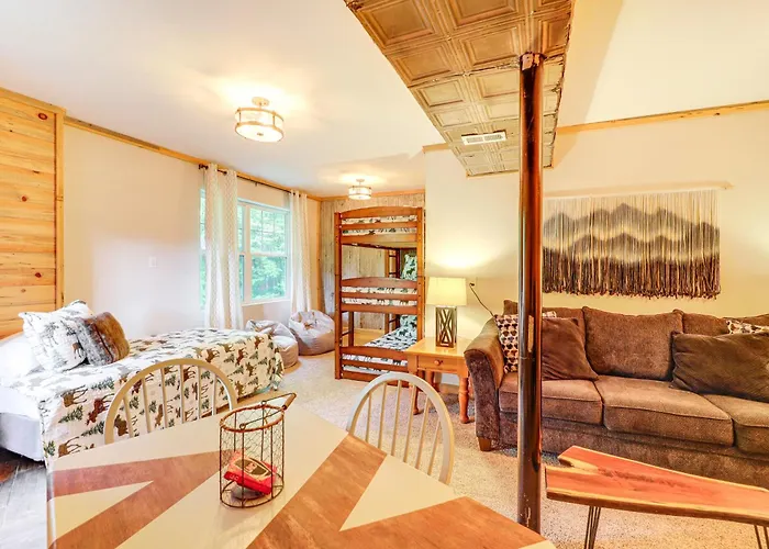 Luxe Appalachian Mountain Cabin W/ Hot Tub, Views