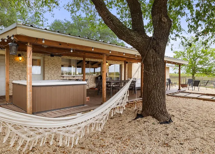 Farm Retreat With Jacuzzi, Fire Pit, Mini Goats, Mini Ponies And Mini Cows