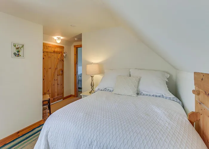 Peaceful Lubec Home W/ Views: Walk To Beach!