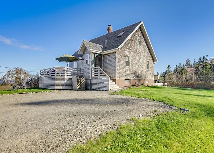 Peaceful Lubec Home W/ Views: Walk To Beach!