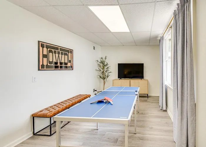 Pet-Friendly Buxton Home W/ Balcony, 2 Mi To Beach