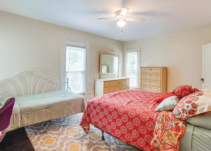Charming Champaign Victorian W/ Deck!