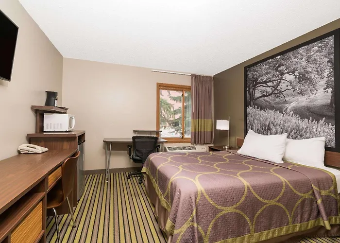 Super 8 By Wyndham St. Cloud