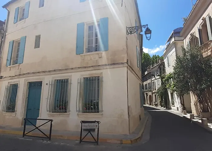 Au Coin De La Roquette