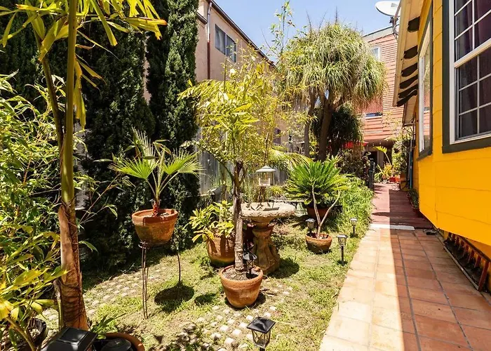 Tropical Oasis Near Zoo, Petco & Downtown