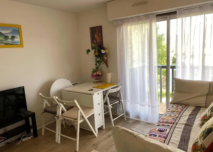 Appartement 2 Pieces Avec Balcon Et Parking Proche Plage