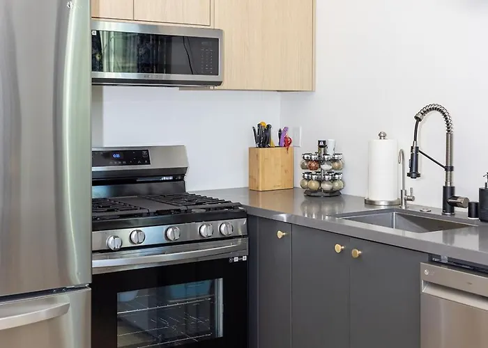 Hollywood Family Nest In Burbank, Steps To Studios!