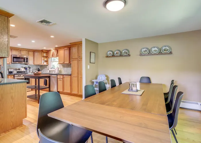 Charming Highland Falls Home < 2 Mi To West Point!