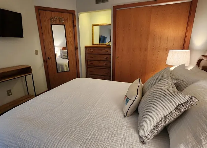 Southridge #2 Cozy Condo Near Harbor Springs, One Bedroom Unit
