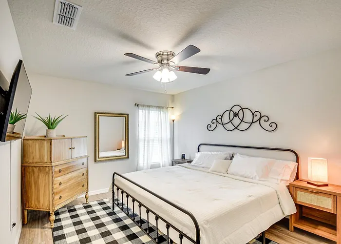 Palm Coast Duplex W/ Screened Patio, Near Beaches!