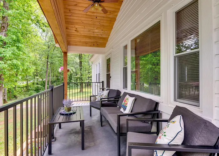 3 Mi To Dtwn! Forest City Haven W/ Furnished Patio