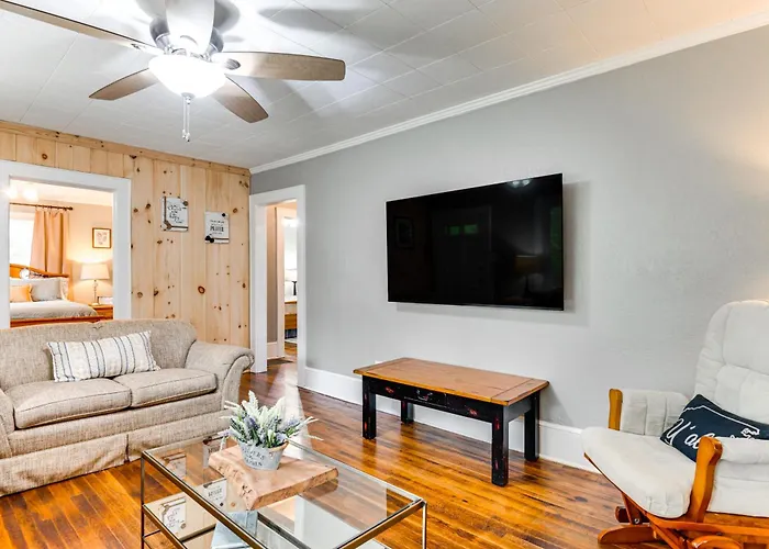 3 Mi To Dtwn! Forest City Haven W/ Furnished Patio