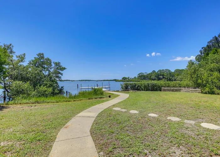 Waterfront Cedar Key Duplex Home: Grill & Dock!