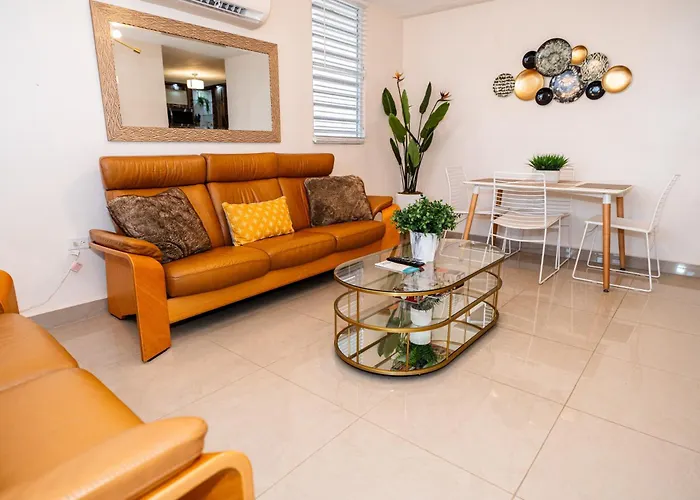 Tropical House With Jacuzzi, Parking And Generator