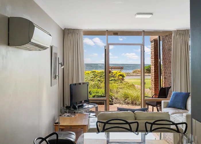 By The Sea Beachfront Apartment Wifi