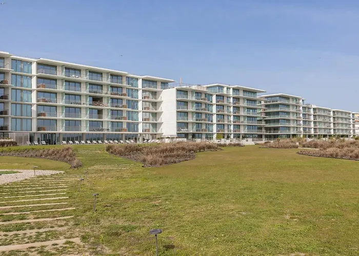 Bayline- Beachfront And Pool