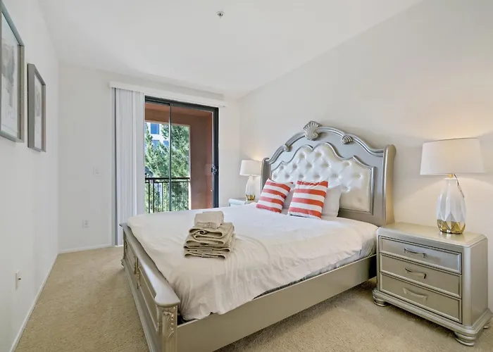 3 Bedrooms Apt With Pool ,Gym
