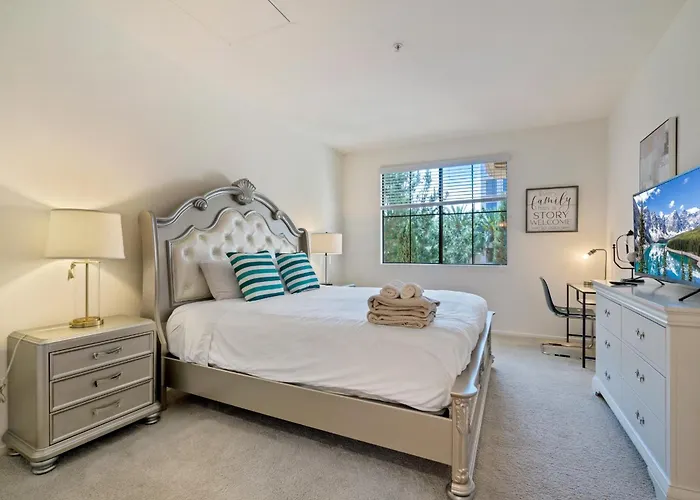 3 Bedrooms Apt With Pool ,Gym
