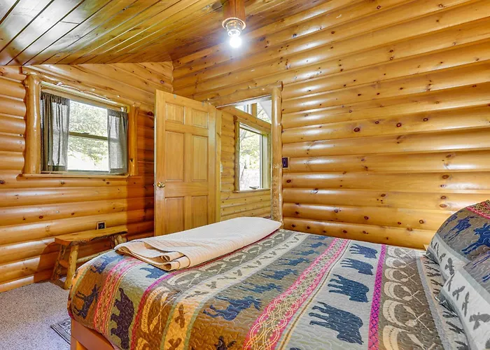 Saranac Lake Cabin W/ Deck: Pets Welcome!