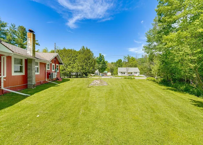 Pet-Friendly Wilmington Retreat W/ Hot Tub!