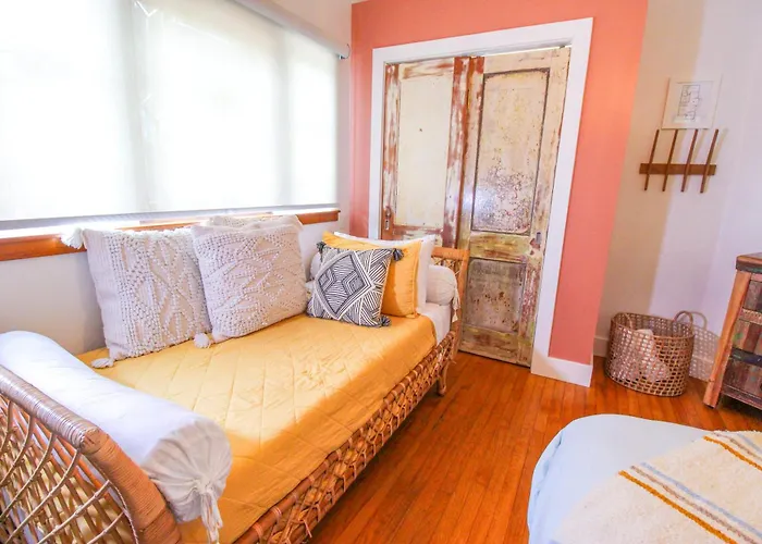 Luxurious Bohemian Bungalow In Lincolnville - Mins From Downtown!