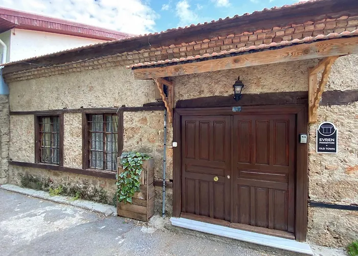 Old Town Cozy Villa In The Heart Of Antalya