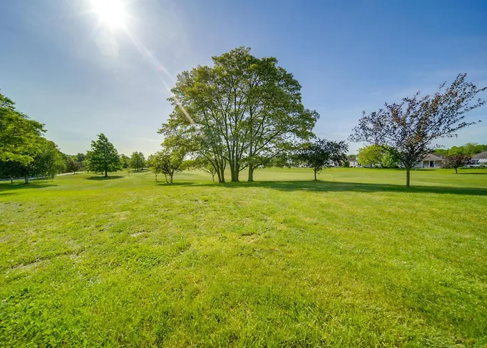 4 Mi To Lake Erie: Condo In Golf Community