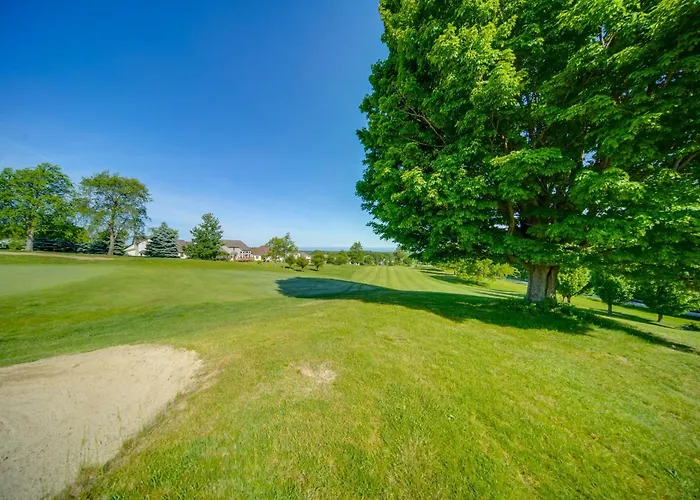4 Mi To Lake Erie: Condo In Golf Community