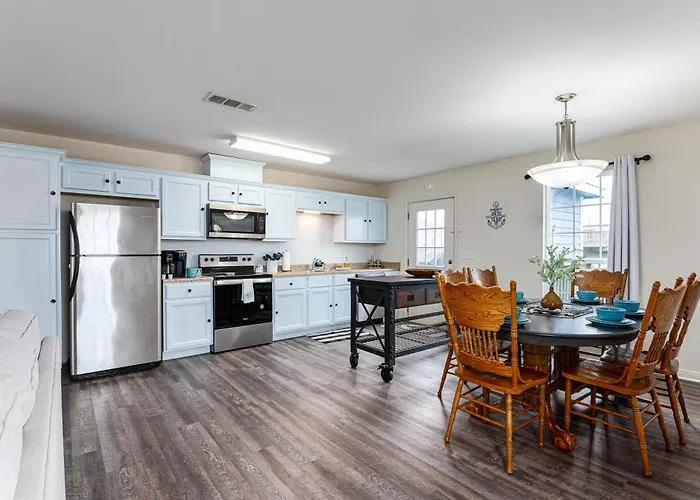 Deep Blue Yonder - Cute And Cozy 3-Bed, 2-Bath Home In The Heart Of Crystal Beach!