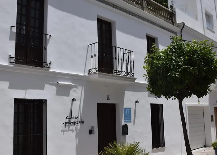 Chacon Apartments & Suites