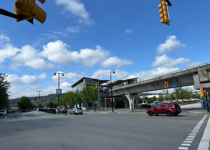 Coquitlam Center, 2 Bedroom Suite, Walking To Skytrain