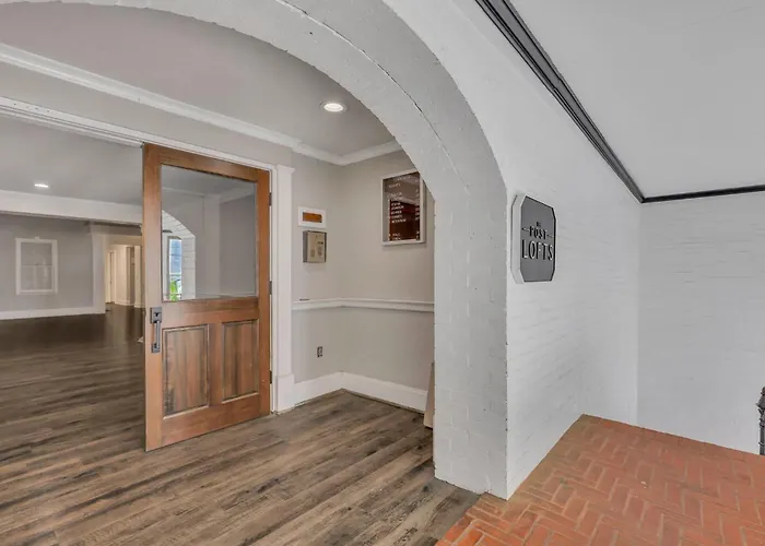Penthouse Loft- Balcony Over Downtown Statesboro
