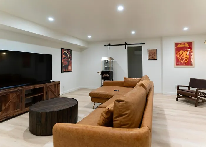 Tu'Nlii House Creekfront For 9 Hot Tub, Fire Pit, Secret Door