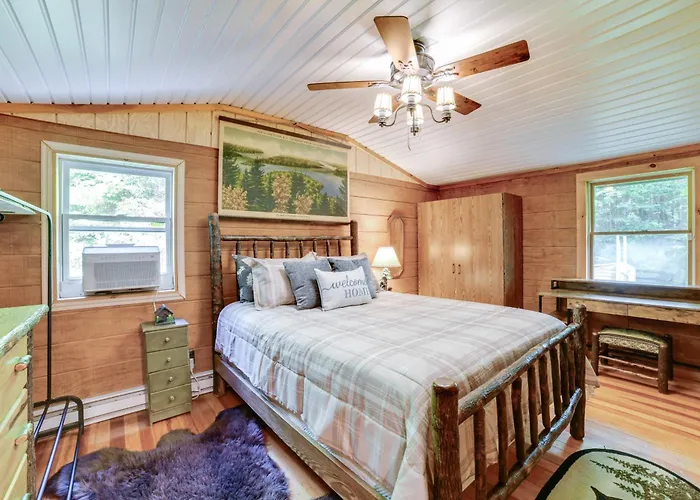 'Cardinal Pines' Cabin On 8 Acres - Dog Friendly!