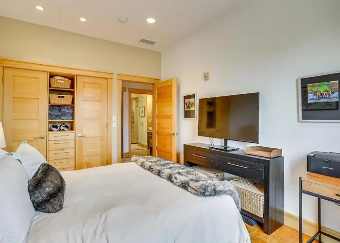 Near Trail: Dtwn Eagle Ranch Condo W/ Balcony