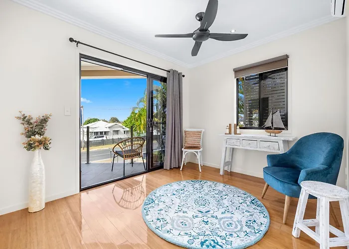 'Bay View' With Pool And Rooftop Entertaining Area