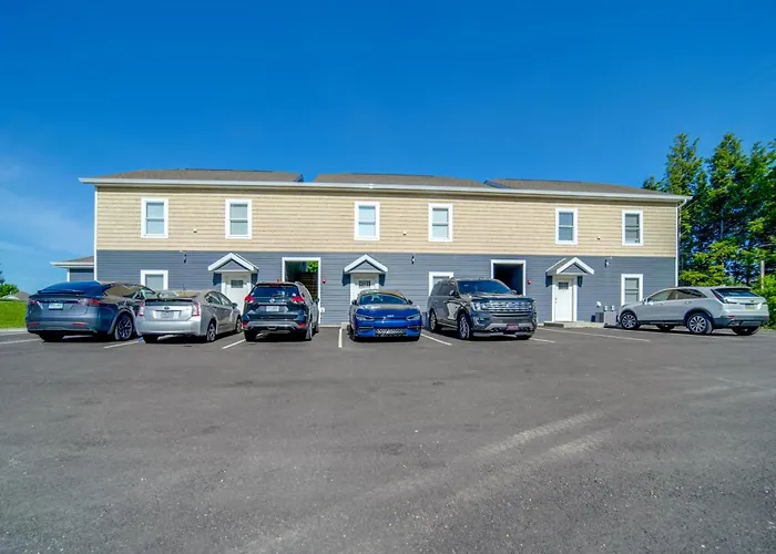 Golf Course View: Centrally Located Condo In Erie