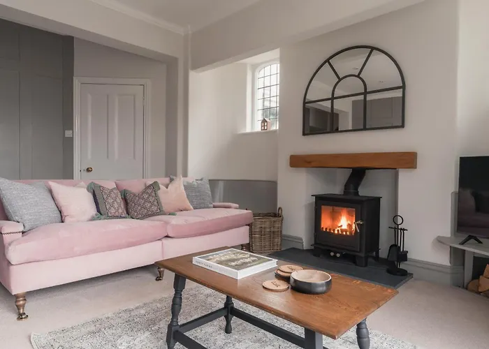 Crossriggs- Beautiful Detached Home