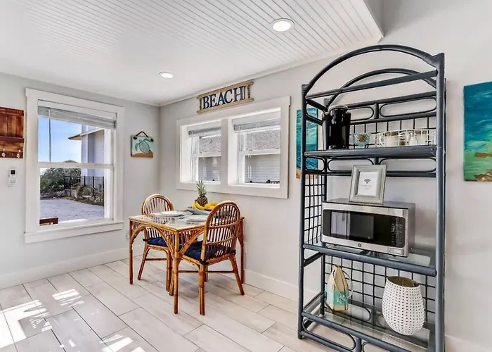 Turtle Loft - Charming Oceanfront Loft - Multiple Decks - Private Beach Access