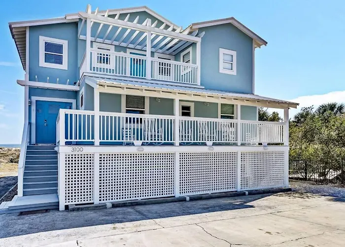 Turtle Loft - Charming Oceanfront Loft - Multiple Decks - Private Beach Access