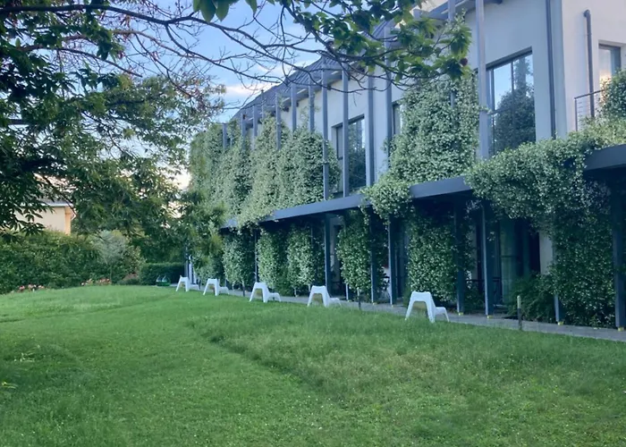 Mxp Rooms Guest House