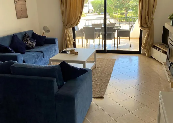 Alto Club Apartments