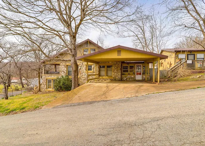 Historic 'Hardy House' On Main Street W/ Fire Pit!
