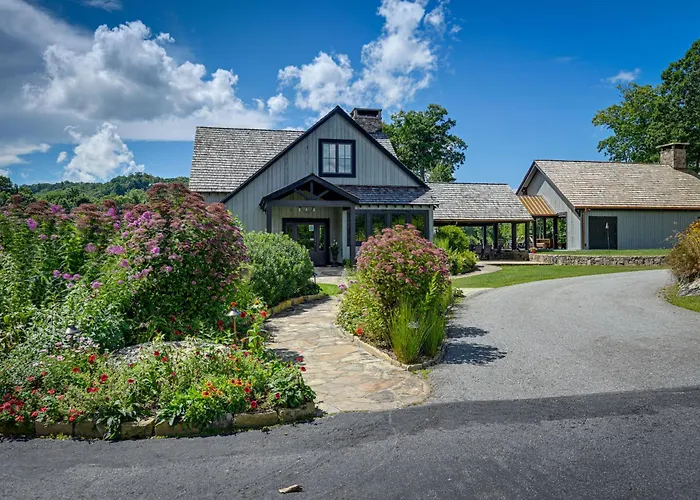 Putt-Putt, Pickleball + Trails: Glenville Getaway