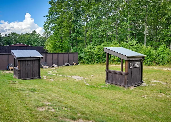 Putt-Putt, Pickleball + Trails: Glenville Getaway
