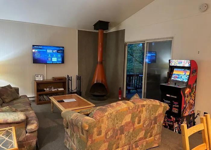 Clubhouse Lakeview Chalet