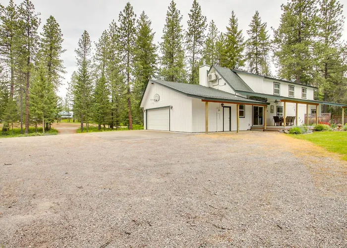 10 Mi To Silverwood: Secluded Getaway!